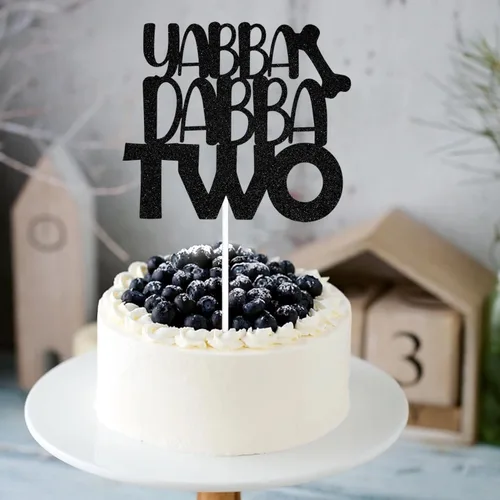Vista 6 de Decoración para pastel de 2º cumpleaños con diseño de picapiedra Yabba Dabba con temática de cavernícola, decoración de segundo cumpleaños