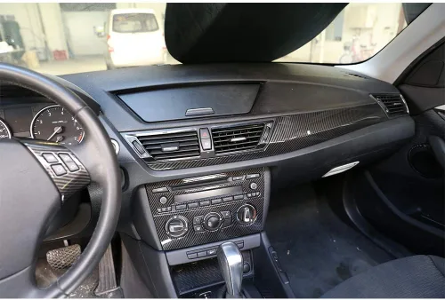 Vista 3 de YIWANG Cubierta de panel de decoración de consola central de coche estilo fibra de carbono para BMW X1 E84 2010-2015 conducción izquierda accesorios
