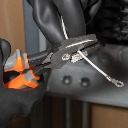 Vista 9 de Klein Tools 9418R - Juego de herramientas aisladas de 1000 V, fabricado en Estados Unidos, con cortador lateral, cortador diagonal, alicates