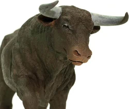 Vista 4 de Safari Ltd. Figura de Black Bull – Figura detallada de plástico de 6 pulgadas – Divertido juguete educativo para niños, niñas y niños a partir de 3