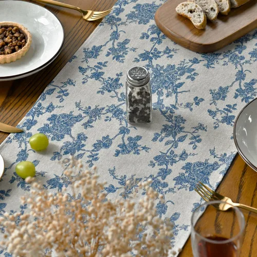 Vista 2 de Artoid Mode - Camino de mesa de rama de bosquejo monocromo, texturas de toile chinoiserie, algodón gris oscuro, decoración de mesa de cocina