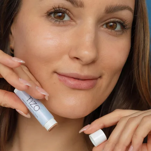 Vista 3 de TiZO Protección de labios Tintado Protector solar de amplio espectro Protección UVA/UVB Para todo tipo de piel Dióxido de titanio y óxido
