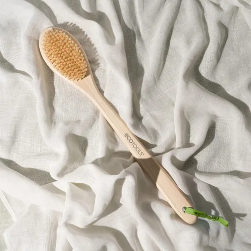 Vista 5 de EcoTools Cepillo de cerdas de baño, cepillo de baño con mango largo, limpieza de espalda y zonas difíciles de alcanzar, cepillo de ducha ecológico