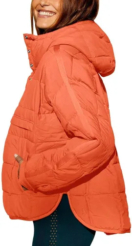 Vista 2 de chouyatou Chaqueta acolchada con capucha para mujer, abrigo de invierno de gran tamaño con capucha