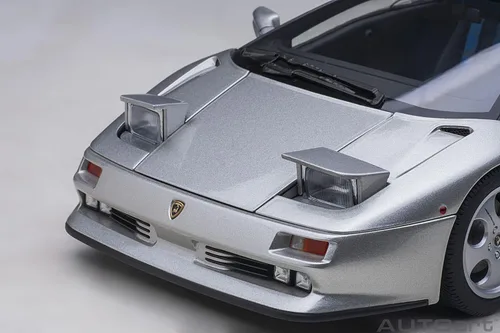 Vista 12 de AUTOart Lamborghini Diablo SE30 JOTA (TITANIO/Plateado metálico)