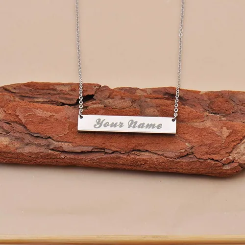 Vista 3 de Love Wind Collar con nombre personalizado grabado, barra horizontal con placa de nombre inicial