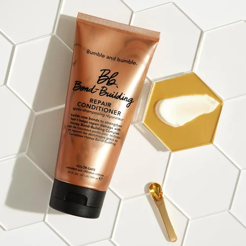 Vista 6 de Bumble and bumble. Bond-Building Hair Repair Shampoo Strengthens and Prevents Breakage Smooths Frizz, Adds Shine For Damaged Curly, Wavy