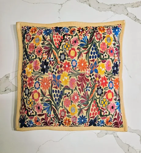 Vista 3 de ALKIMIA INC Funda de almohada mexicana hecha a mano Chiapas Bordado (Beige)