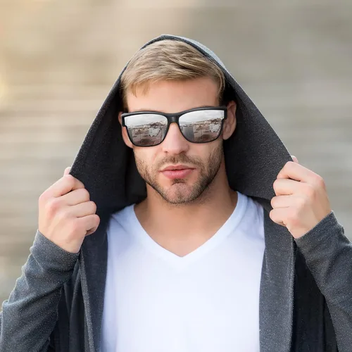 Vista 2 de Peekaco Gafas de sol que se ajustan sobre gafas para hombres y mujeres, lentes de sol polarizados cuadrados ligeros para usar sobre anteojos