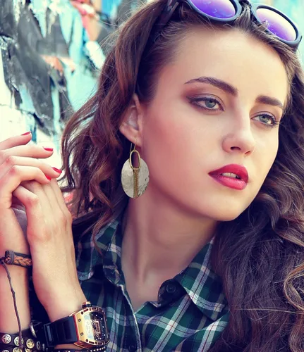 Vista 2 de Aretes estilo bohemio ovalados o redondos étnicos martillados para mujer, Zinc