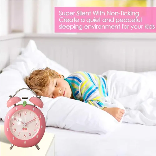 Vista 5 de Bonito reloj despertador de fresa de 4 pulgadas para personas que duermen con luz de fondo, reloj despertador de campana doble ruidosa para niños