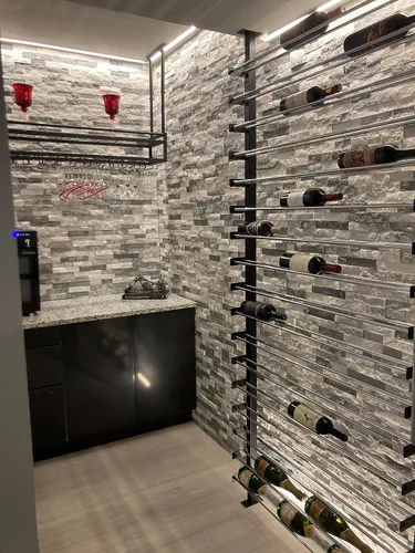 Vista 7 de VintageView Evolution Wine Wall 30 3C - Estante moderno para vino (54 botellas, negro mate/bronce dorado)
