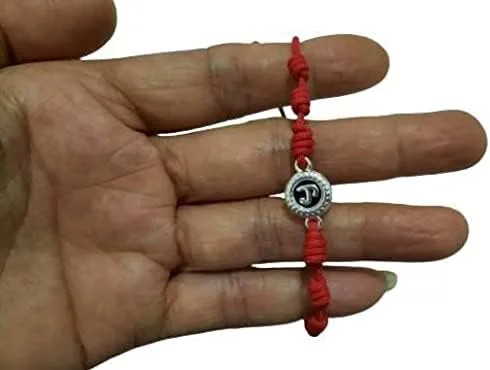 Vista 5 de So Thai - Pulsera hecha a mano con amuleto Namo para protección y buena suerte color rojo M