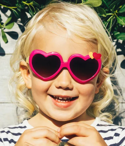 Vista 3 de ZIMUSUN Lentes de sol polarizados en forma de corazón para niñas, de 3 a 10 años, protección UV400