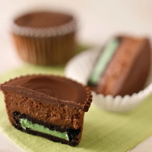 Vista 24 de OREO REESE'S Galletas sándwich de chocolate con crema de maní, 12.35 onzas (paquete de 2)