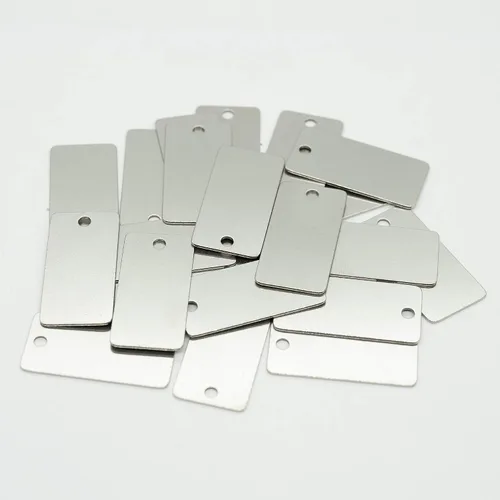 Vista 7 de Paquete de 25 etiquetas rectangulares de acero inoxidable con un agujero