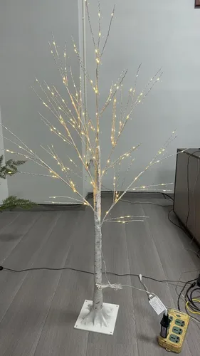 Vista 9 de Aurelema 6 piezas de árbol de abedul iluminado de 4 pies, 5 pies y 6 pies, 8 modos de Navidad, luces LED artificiales de color blanco cálido, árbol