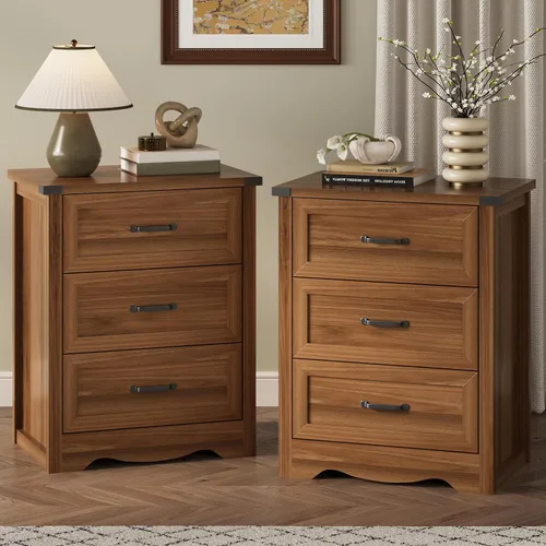 Vista 17 de Mesita de noche con 3 cajones, mesa auxiliar de 61 cm de ancho estilo granja, mesa de noche de madera rústica con asa metálica, cómoda moderna