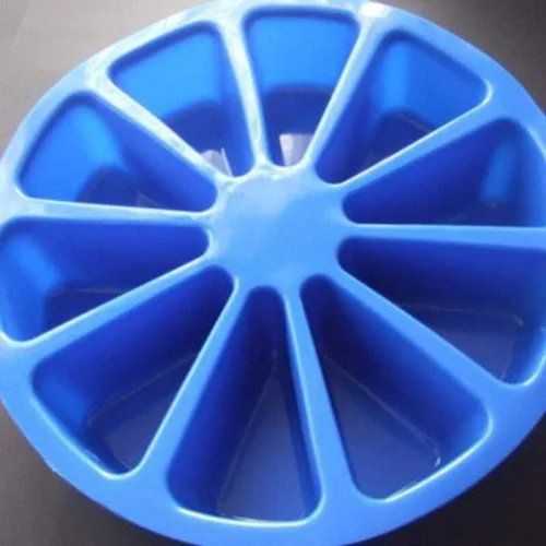 Vista 3 de Molde redondo de silicona con forma de triángulo de 8 cavidades, molde redondo de silicona para tartas, porciones de grado alimenticio, postre