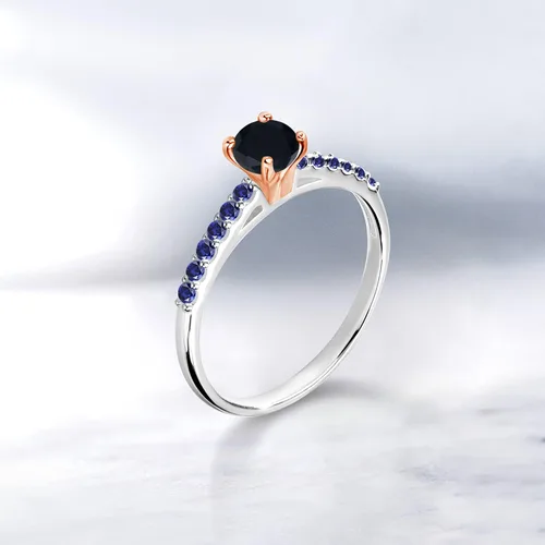 Vista 4 de Gem Stone King Anillo de oro blanco de 10 quilates de oro blanco de 10 quilates de ónix negro con puntas de oro rosa