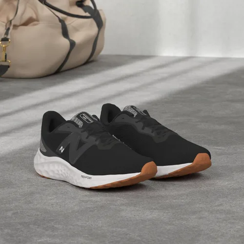 Vista 2 de New Balance Arishi V4 - Tenis de correr con tecnología Fresh Foam para hombre