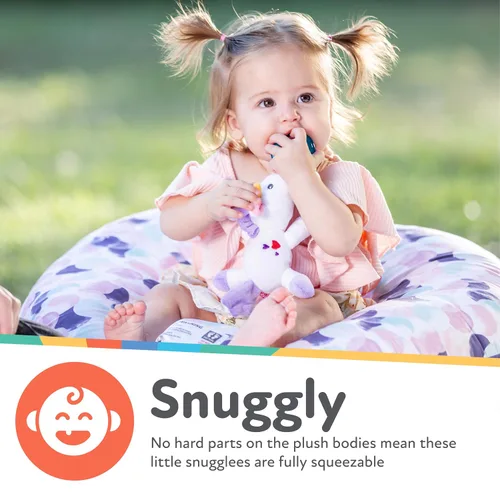 Vista 3 de Nuby Calming Natural Flex Snuggleez Chupete con felpa Combo Set para acurrucarse con comodidad, cocodrilo