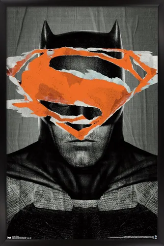Vista 9 de Trends International DC Comics Movie - Batman v Superman - Batman Teaser Wall Poster, 14.725" x 22.375", Barnwood Framed Version Versión enmarcada