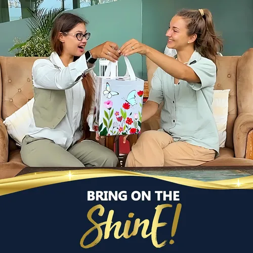 Vista 8 de Nush Nush Bolsas de regalo de mariposa con asas de tamaño mediano - Juego de 12 bolsas de regalo florales con brillante impresión holográfica