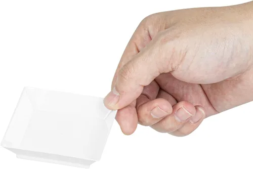 Vista 7 de Restaurantware Mini platos de degustación de 2.5 x 2.5 pulgadas, 100 platos cuadrados desechables de plástico, platos de plástico blanco duraderos