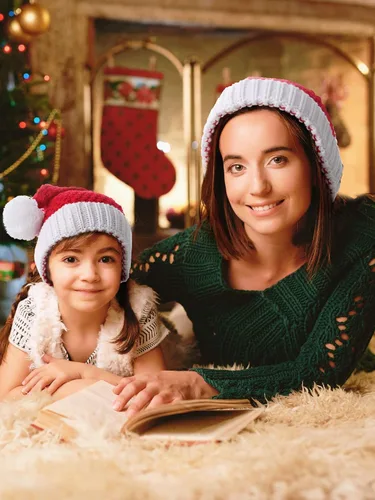Vista 3 de Sumind 2 gorras de Navidad de punto rojo y blanco de Papá Noel