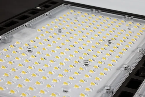 Vista 5 de Nuvo Luz LED de área exterior 65/840 tipo III, 100-277V 100 vatios, 4000K