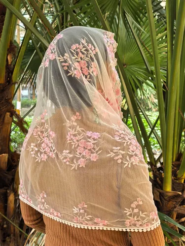 Vista 5 de Encaje Capilla Velo Mantilla Infinity Veil Multicolor Bordado Cherry Blossom Style Latin Mass M7 Rosa (Cherry Blossom Pink)
