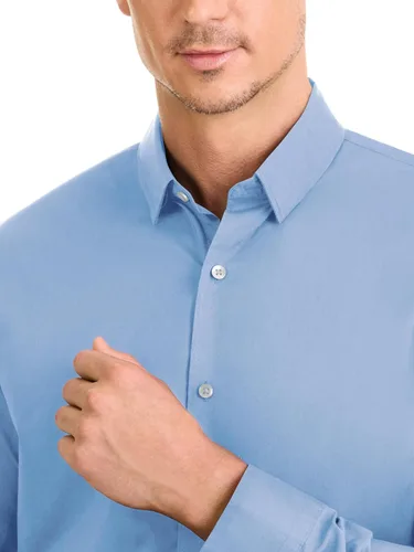 Vista 3 de Van Heusen Camisa de Hombre de Ajuste Clásico con Protección contra Manchas Never Tuck Elástica Lisa de Botones Bel Air Azul