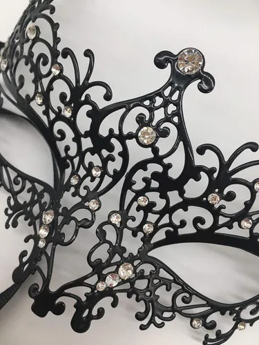 Vista 5 de Geek-M Máscara veneciana de metal cortada con láser para mujer