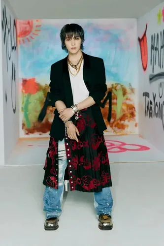 Vista 4 de NCT Taeyong SHALALA 1er mini álbum versión coleccionista CD+1p póster+1p póster plegado en paquete+72p PhotoBook+1p PhotoCard+1p Postcard+3ea