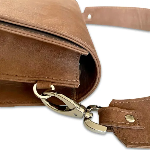 Vista 3 de Camille - Bolso cruzado y bandolera hecho a mano en Estados Unidos con cuero italiano fino y herrajes de primera calidad