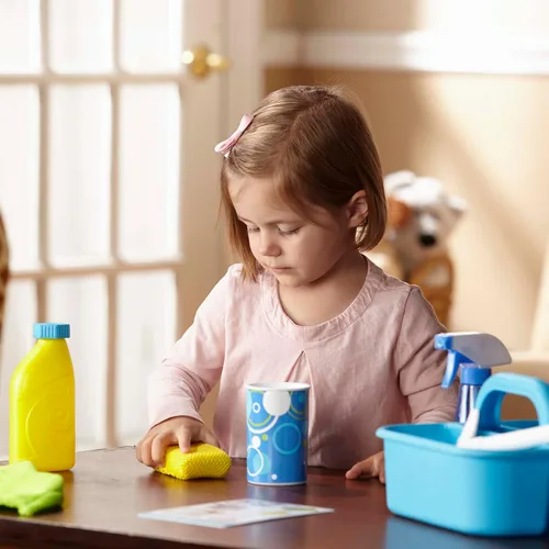 Vista 5 de Spray, rociador y limpia cristales Melissa & Doug, conjunto de juegos para fingir jugar a la limpieza