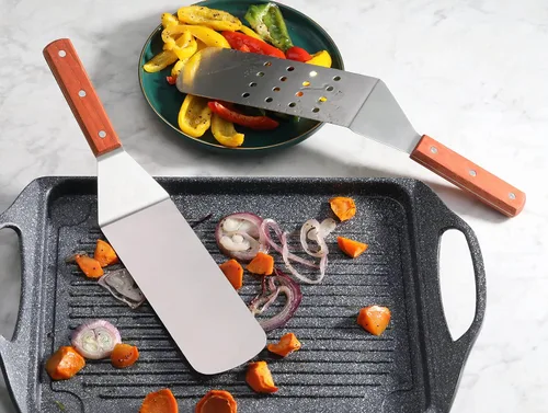 Vista 8 de New Star Foodservice 36336 - Espátula flexible para parrilla con mango de madera, 14.5 pulgadas