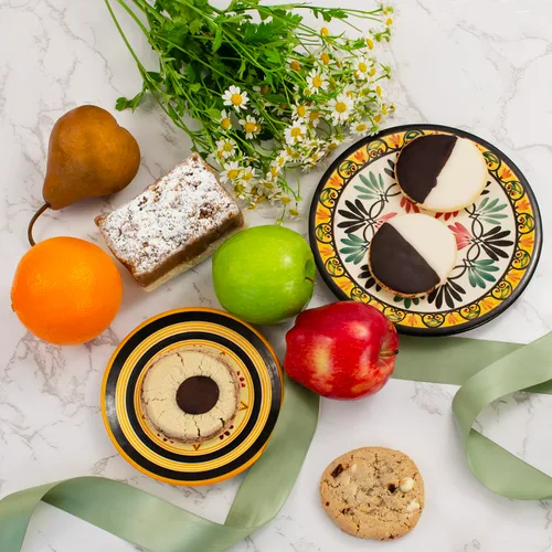 Vista 3 de Capalbo's Sweet Selections - Cesta de regalo para panadería y frutas frescas, cestas de regalo de frutas y panadería Kosher con fruta fresca