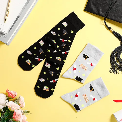 Vista 4 de 2 pares de calcetines de clase de 2022, regalo de graduación novedoso para mujeres y hombres, graduados, unisex, felicitaciones, graduados