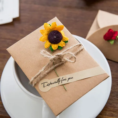 Vista 5 de Paquete de 100 sobres para invitación, sobres de invitación de papel kraft marrón utilizados para tarjetas utilizadas para bodas, invitaciones, baby