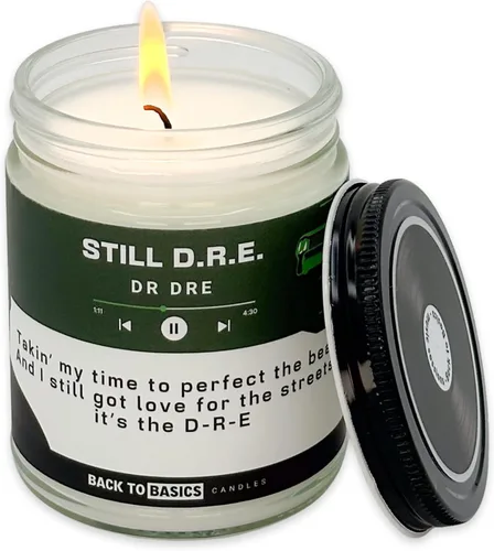 Vista 21 de Velas Back to Basics Todo lo que quiero para Navidad - Vela perfumada de 9oz de cera de soya con aroma a árbol de Navidad para decoración
