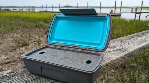 Vista 2 de Toadfish Drybox - Impermeable IPX7 Sellada - Almohadillas de Señuelo EVA - Bandeja para Teléfono Celular - Resistente a Impactos - Smartgrip - Caja