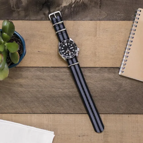 Vista 4 de Benchmark Basics Correa de reloj de nailon Correa de reloj militar de nailon balístico impermeable de una pieza para hombres y mujeres Elección
