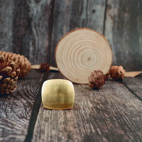 Vista 5 de Anillos de oro y plata para mujer, anillos gruesos chapados en oro, anillos cuadrados de metal ancho, joyería de disfraz de cóctel