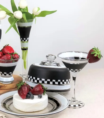 Vista 3 de Juego de 2 vasos de Martini pintados a mano, colección de tiza a cuadros en blanco y negro, cristalería pintada por artistas estadounidenses, vasos