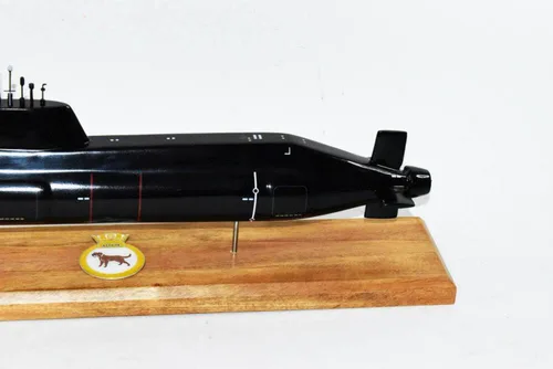 Vista 4 de HMS Astute (S119) Modelo submarino, Marina, 20 pulgadas, modelo a escala, caoba, clase astuta