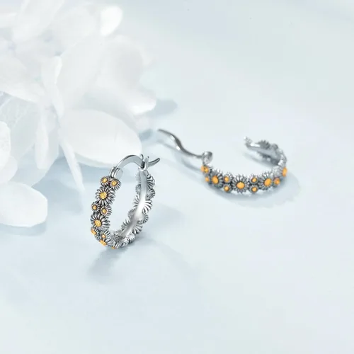 Vista 5 de POPLYKE Aretes de plata de ley con diseño de flores, pequeños aretes tipo huggie, regalo de joyería para mujer