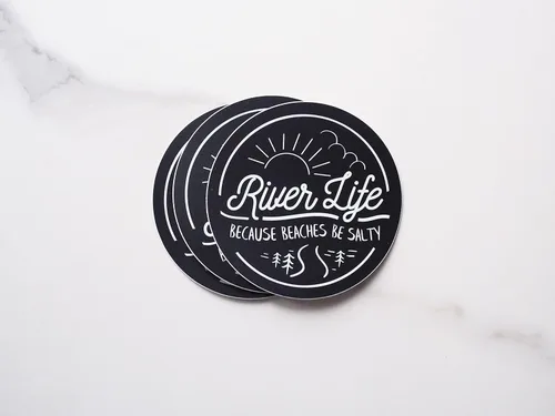 Vista 4 de River Life, Because Beaches Be Salty Sticker - Flotando el río, calcomanía de pesca con mosca para hidromatraz - Divertidas calcomanías de kayak