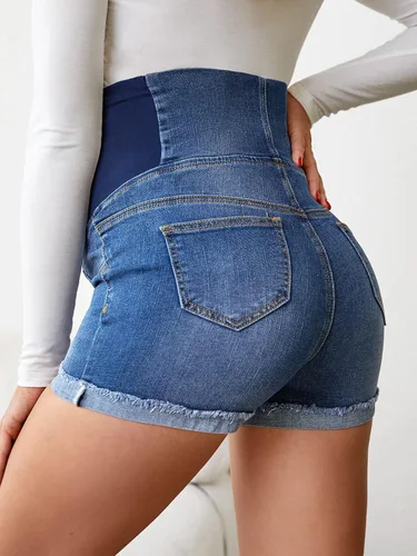 Vista 2 de Verdusa Pantalones cortos de mezclilla de maternidad para mujer, cintura alta, rasgados, dobladillo sin procesar, pantalones cortos de embarazo